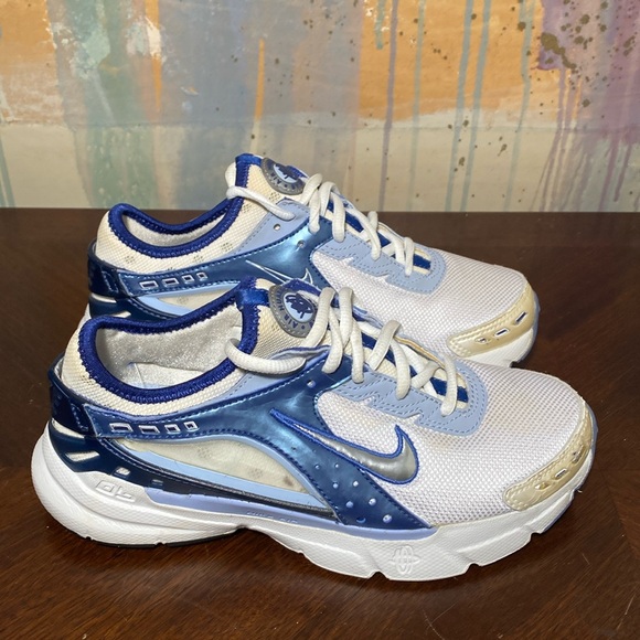 Vintage 05’ Nike Air Huarache Runner White Blue Low Top Athletic Shoe size 6 - Picture 1 of 7